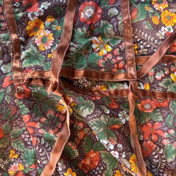 70's Boho Flowy Floral Top - Brown Ribbon Tie Front Peasant Blouse - Picture 4 of 8